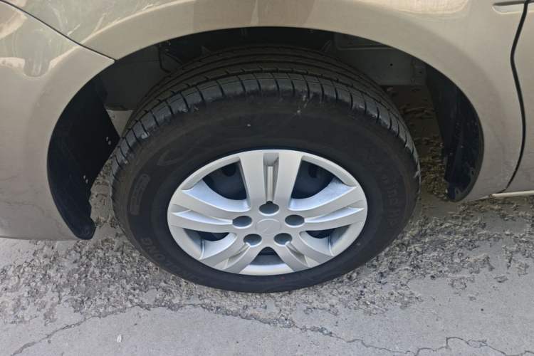 Used FORTHING Lingzhi 2023 M5 1.6L Practical Model 5 Seats Left Front Wheel Hub
