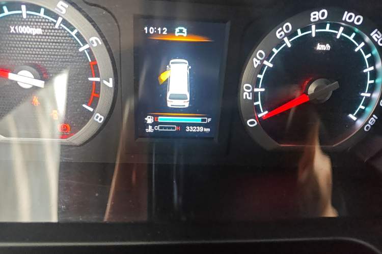 Used FORTHING Lingzhi 2023 M5L 1.6L Luxury 7-Seater Odometer Close Up