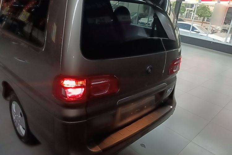 Used FORTHING Lingzhi 2023 M5L 1.6L Base Model 7 Seats Rear