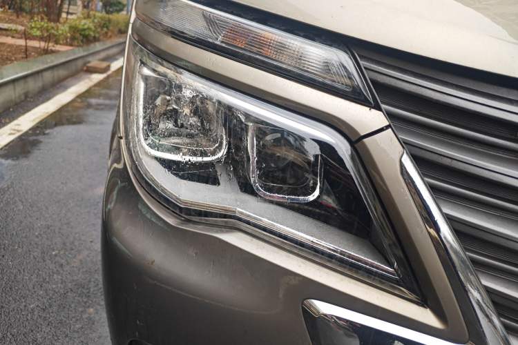 Used FORTHING Lingzhi 2023 M5L 1.6L Luxury 7-Seater Right Front Headlight