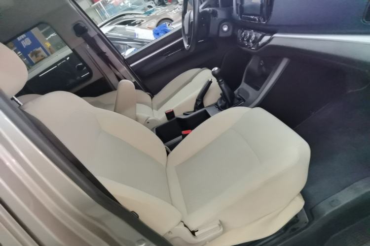 Used FORTHING Lingzhi 2023 M5L 1.6L Base Model 7 Seats Right Front Seat