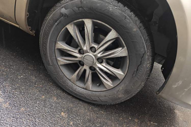 Used FORTHING Lingzhi 2023 M5L 1.6L Luxury 7-Seater Right Front Wheel Hub