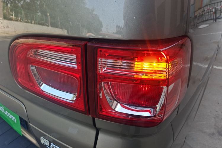 Used FORTHING Lingzhi 2023 M5 1.6L Practical Model 5 Seats Right Rear Taillight
