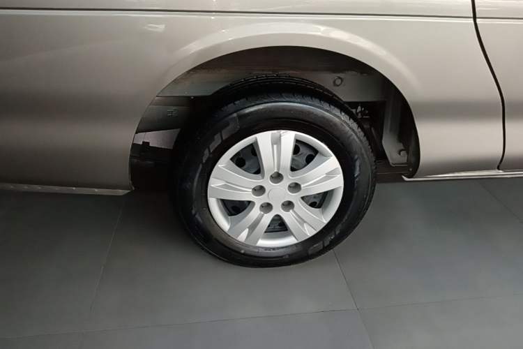 Used FORTHING Lingzhi 2023 M5L 1.6L Base Model 7 Seats Right Rear Wheel Hub