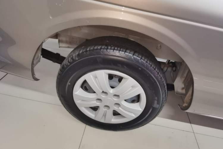 Used FORTHING Lingzhi 2023 M5L 1.6L Base Model 7 Seats Right Rear Wheel Hub