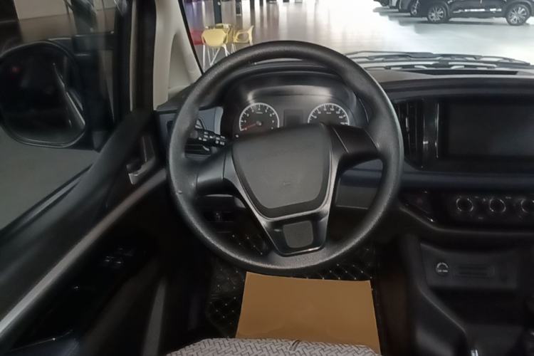 Used FORTHING Lingzhi 2023 M5L 1.6L Base Model 7 Seats Steering Wheel
