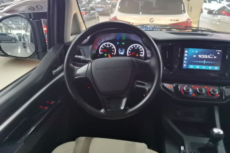 Used FORTHING Lingzhi 2023 M5L 1.6L Base Model 7 Seats Steering Wheel