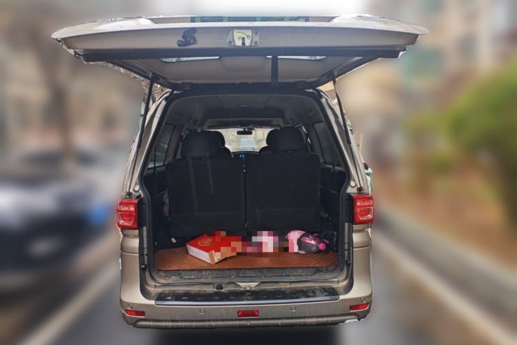 Used FORTHING Lingzhi 2023 M5L 1.6L Luxury 7-Seater Trunk