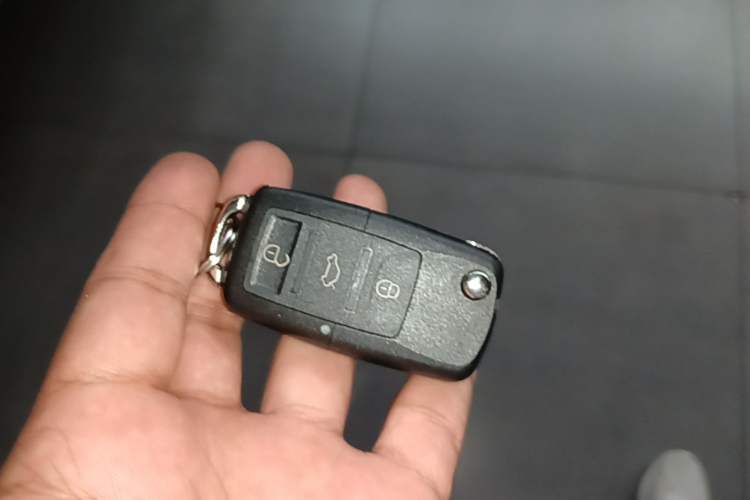 Used FORTHING Lingzhi 2023 M5L 1.6L Base Model 7 Seats Vehicle Key