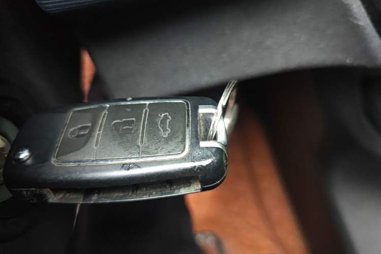 Used FORTHING Lingzhi 2023 M5L 1.6L Luxury 7-Seater Vehicle Key