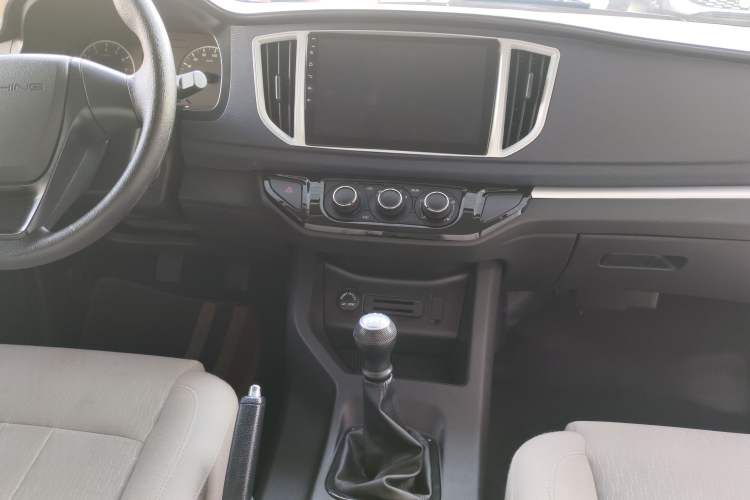 Used FORTHING Lingzhi 2023 M5 1.6L Practical Model 5 Seats Audio And AC Panel