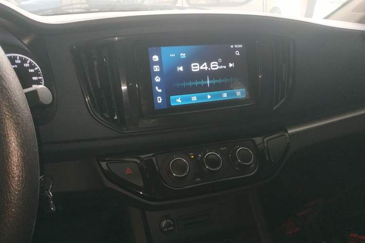Used FORTHING Lingzhi 2023 M5L 1.6L Base Model 7 Seats Audio And AC Panel
