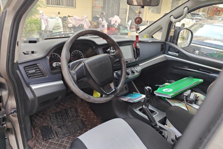 Used FORTHING Lingzhi 2023 M5L 1.6L Base Model 7 Seats Center Console