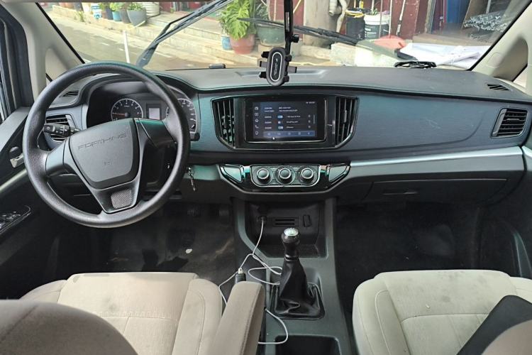 Used FORTHING Lingzhi 2023 M5L 1.6L Base Model 7 Seats Center Console