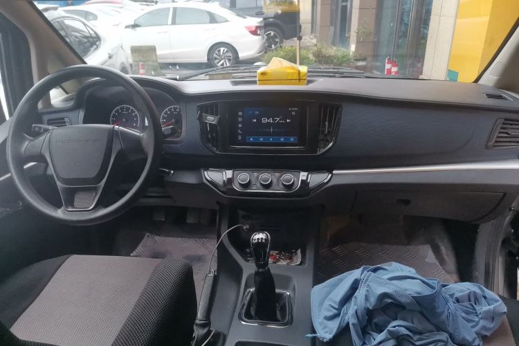 Used FORTHING Lingzhi 2023 M5L 1.6L Comfort Edition 7-Seater Center Console