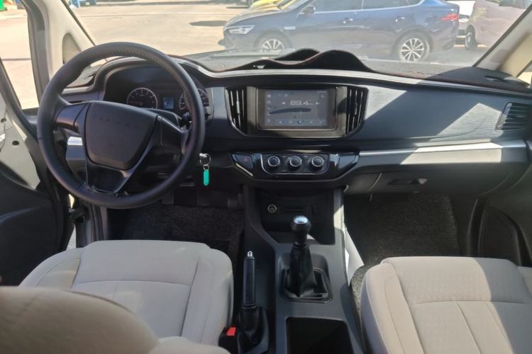 Used FORTHING Lingzhi 2023 M5L 1.6L Base Model 7 Seats Center Console