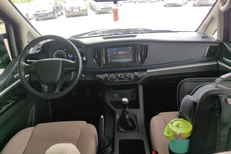 Used FORTHING Lingzhi 2023 M5L 1.6L Base Model 7 Seats Center Console