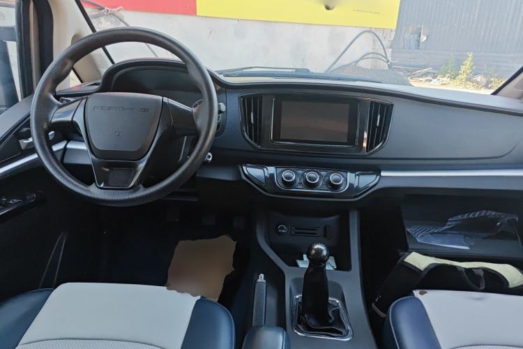 Used FORTHING Lingzhi 2023 M5L 1.6L Base Model 7 Seats Center Console