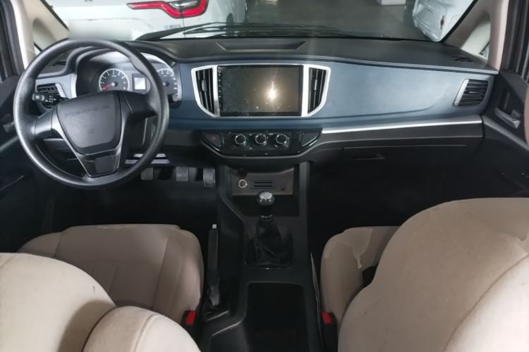 Used FORTHING Lingzhi 2023 M5 1.6L Practical Model 5 Seats Center Console