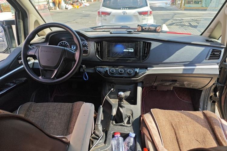 Used FORTHING Lingzhi 2023 M5L 1.6L Base Model 7 Seats Center Console