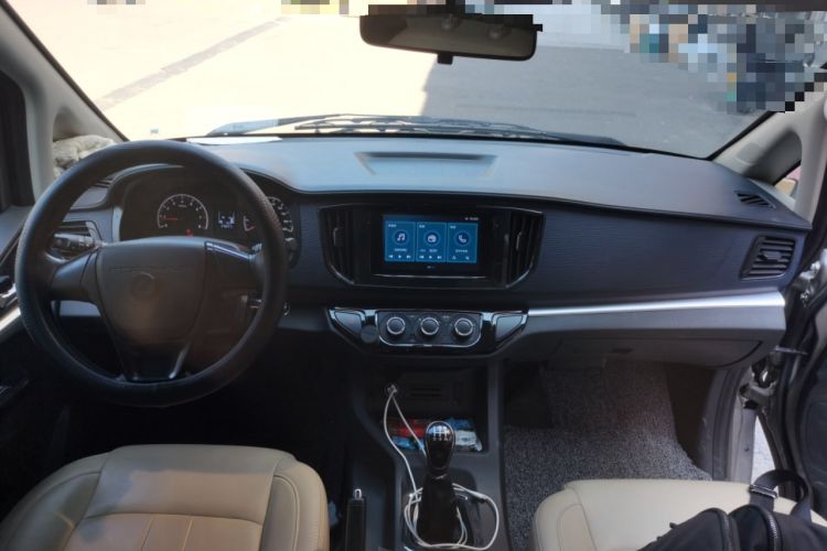 Used FORTHING Lingzhi 2023 M5L 1.6L Base Model 7 Seats Center Console