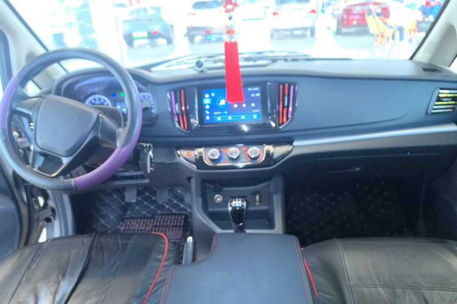 Used FORTHING Lingzhi 2023 M5L 1.6L Base Model 7 Seats Center Console