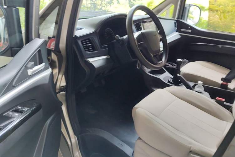 Used FORTHING Lingzhi 2023 M5L 1.6L Base Model 7 Seats Driver Seat