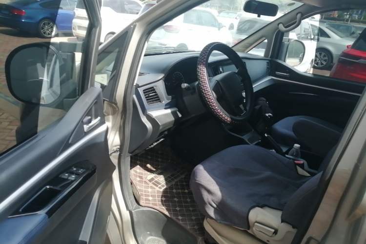 Used FORTHING Lingzhi 2023 M5L 1.6L Base Model 7 Seats Driver Seat