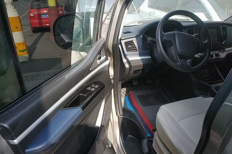 Used FORTHING Lingzhi 2023 M5L 1.6L Base Model 7 Seats Driver Seat