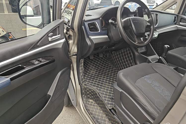 Used FORTHING Lingzhi 2023 M5L 1.6L Comfort Edition 7-Seater Driver Seat