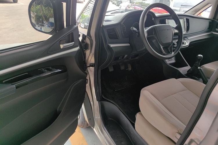 Used FORTHING Lingzhi 2023 M5L 1.6L Base Model 7 Seats Driver Seat