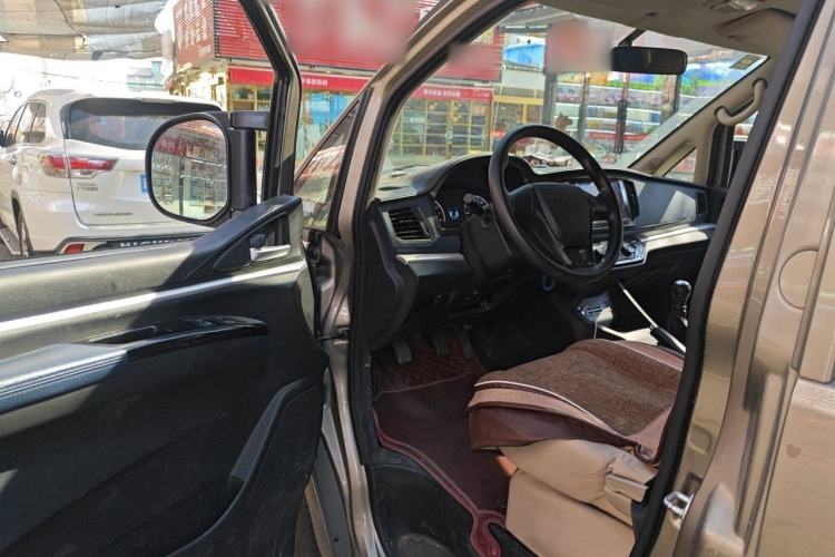 Used FORTHING Lingzhi 2023 M5L 1.6L Base Model 7 Seats Driver Seat