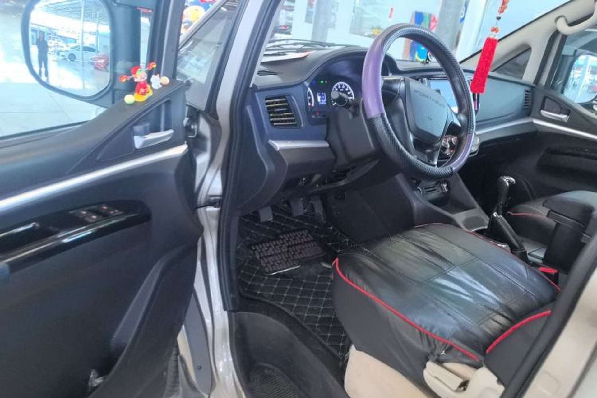Used FORTHING Lingzhi 2023 M5L 1.6L Base Model 7 Seats Driver Seat