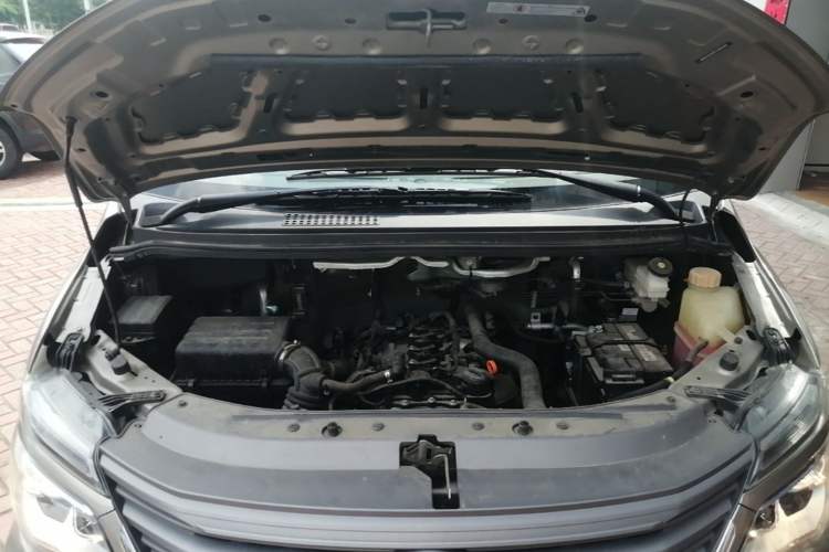 Used FORTHING Lingzhi 2023 M5L 1.6L Base Model 7 Seats Engine Bay