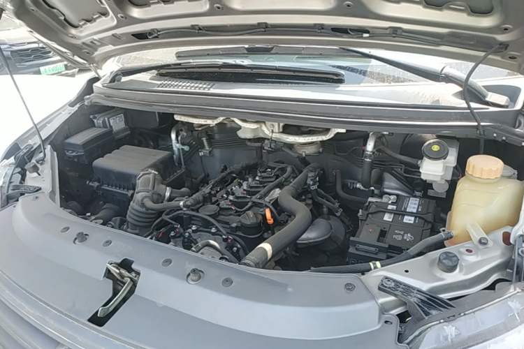 Used FORTHING Lingzhi 2023 M5L 1.6L Base Model 7 Seats Engine Bay