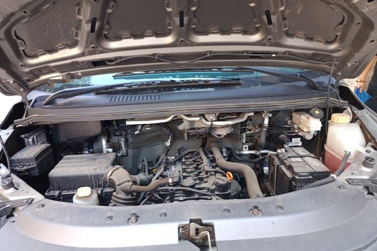 Used FORTHING Lingzhi 2023 M5 1.6L Practical Model 5 Seats Engine Bay