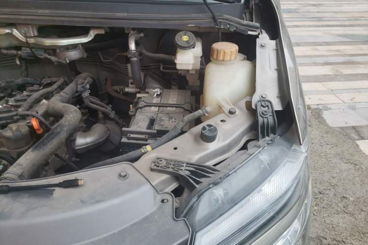 Used FORTHING Lingzhi 2023 M5L 1.6L Comfort Edition 7-Seater Engine Bay Left