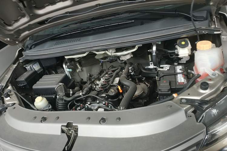 Used FORTHING Lingzhi 2023 M5L 1.6L Base Model 7 Seats Engine Bay
