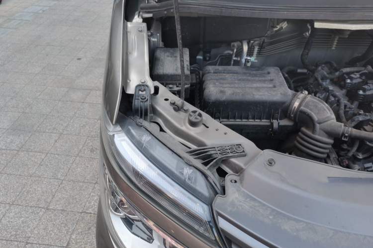 Used FORTHING Lingzhi 2023 M5L 1.6L Base Model 7 Seats Engine Bay Right