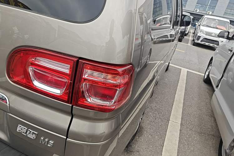 Used FORTHING Lingzhi 2023 M5L 1.6L Comfort Edition 7-Seater Exterior 3
