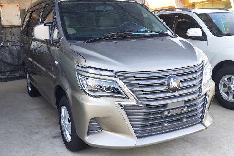 Used FORTHING Lingzhi 2023 M5 1.6L Practical Model 5 Seats Exterior 3