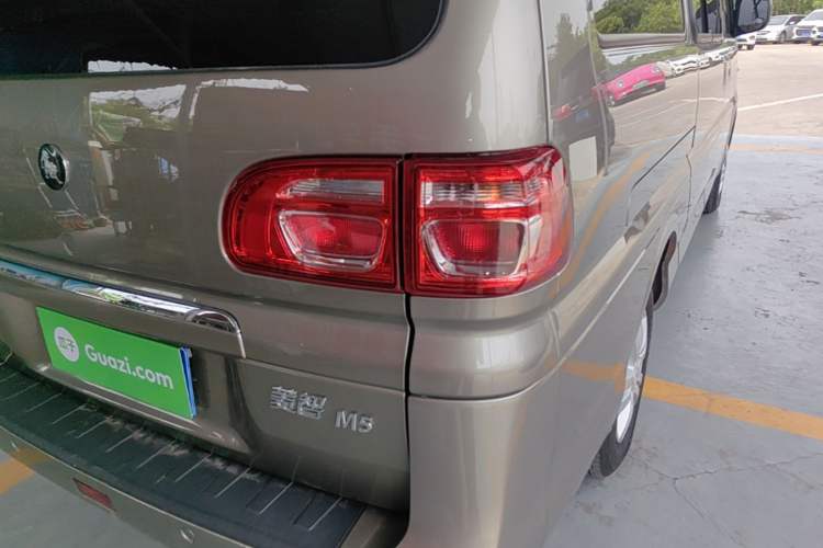 Used FORTHING Lingzhi 2023 M5L 1.6L Base Model 7 Seats Exterior 3