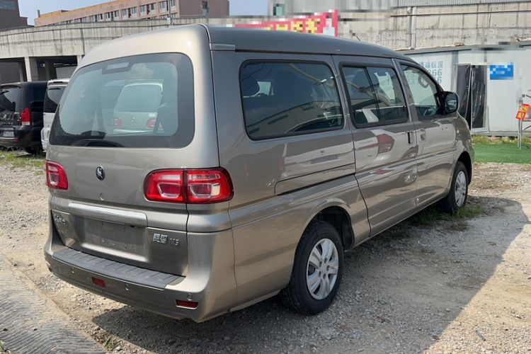 Used FORTHING Lingzhi 2023 M5L 1.6L Comfort 9-Seater Exterior 3