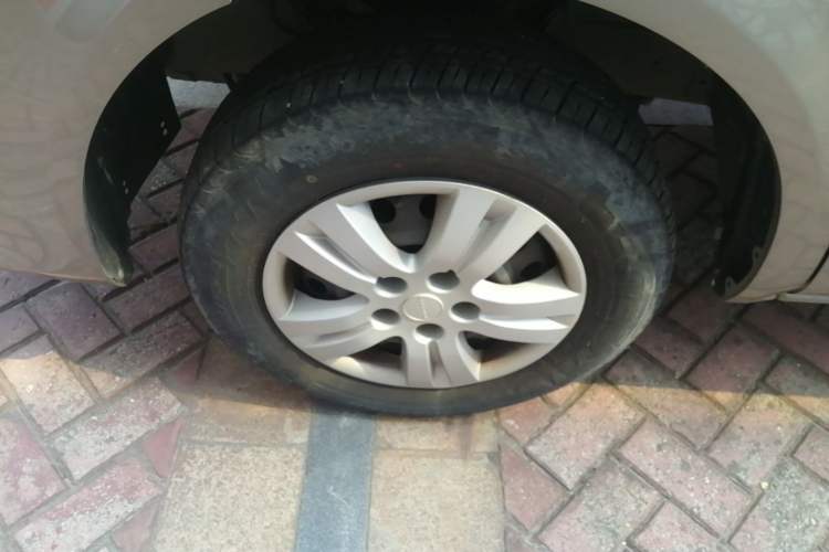 Used FORTHING Lingzhi 2023 M5L 1.6L Base Model 7 Seats Exterior 4