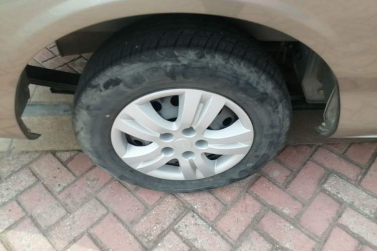 Used FORTHING Lingzhi 2023 M5L 1.6L Base Model 7 Seats Exterior 5