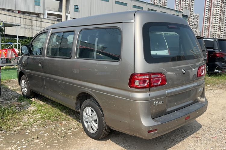 Used FORTHING Lingzhi 2023 M5L 1.6L Comfort 9-Seater Exterior 5