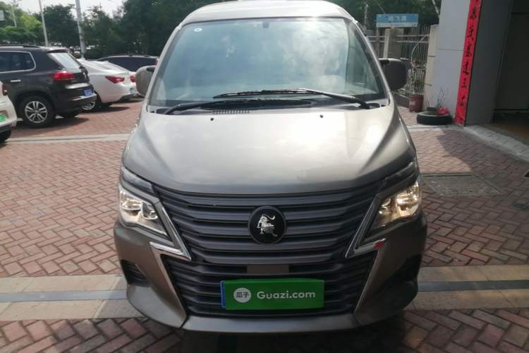 Used FORTHING Lingzhi 2023 M5L 1.6L Base Model 7 Seats Front