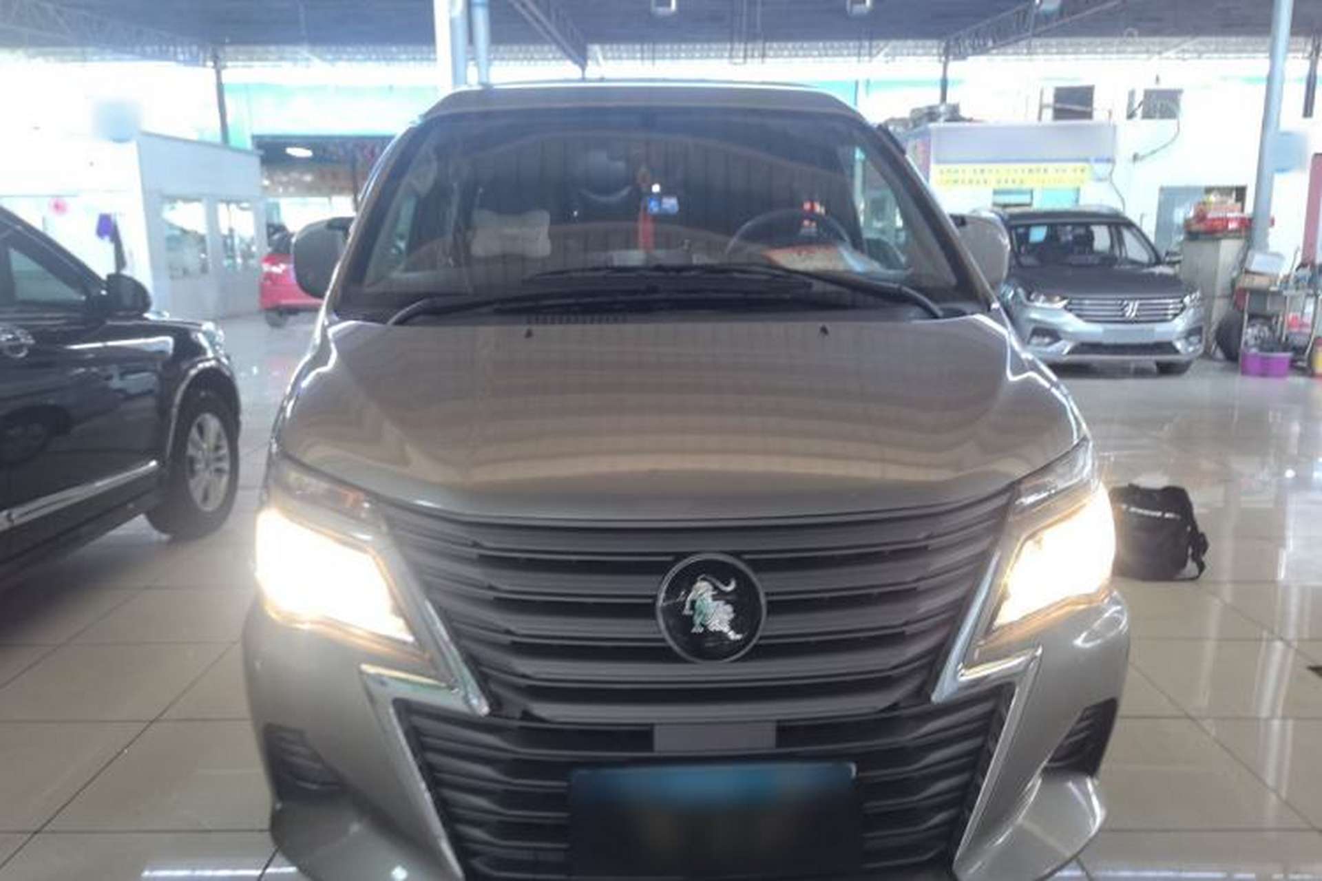 Used FORTHING Lingzhi 2023 M5L 1.6L Base Model 7 Seats Front