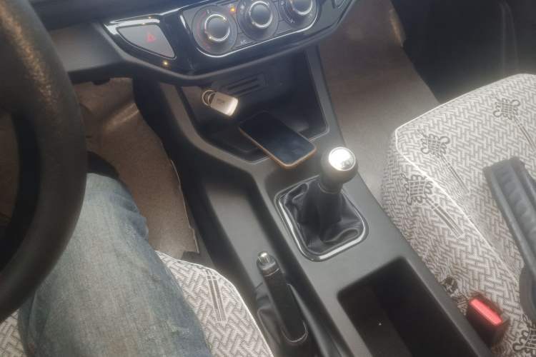 Used FORTHING Lingzhi 2023 M5L 1.6L Base Model 5 Seats Gear Lever