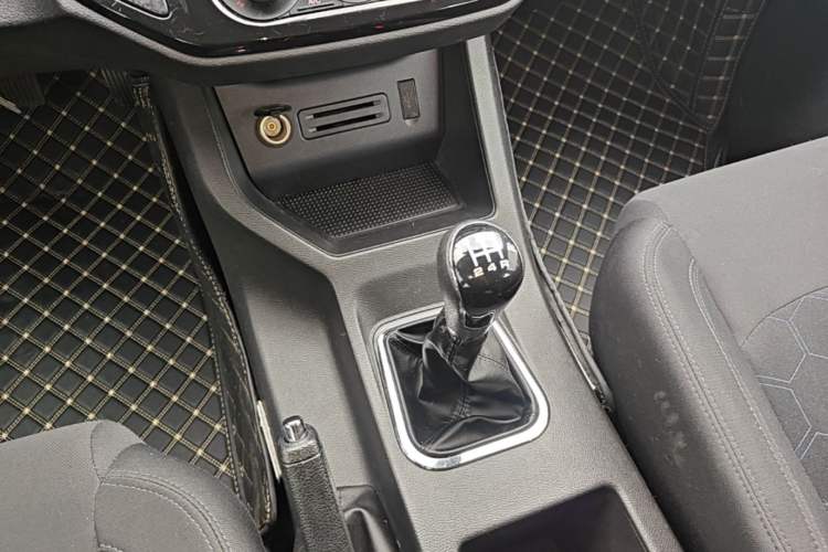 Used FORTHING Lingzhi 2023 M5L 1.6L Comfort Edition 7-Seater Gear Lever
